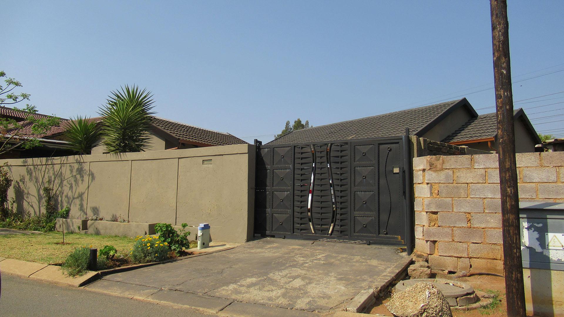 Front View of property in Kagiso