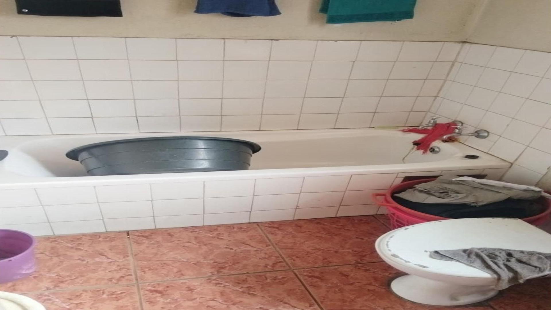 Bathroom 1 of property in Mamelodi