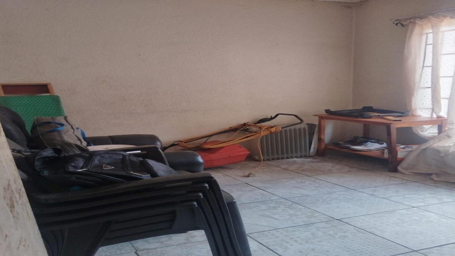 Bed Room 1 of property in Mamelodi