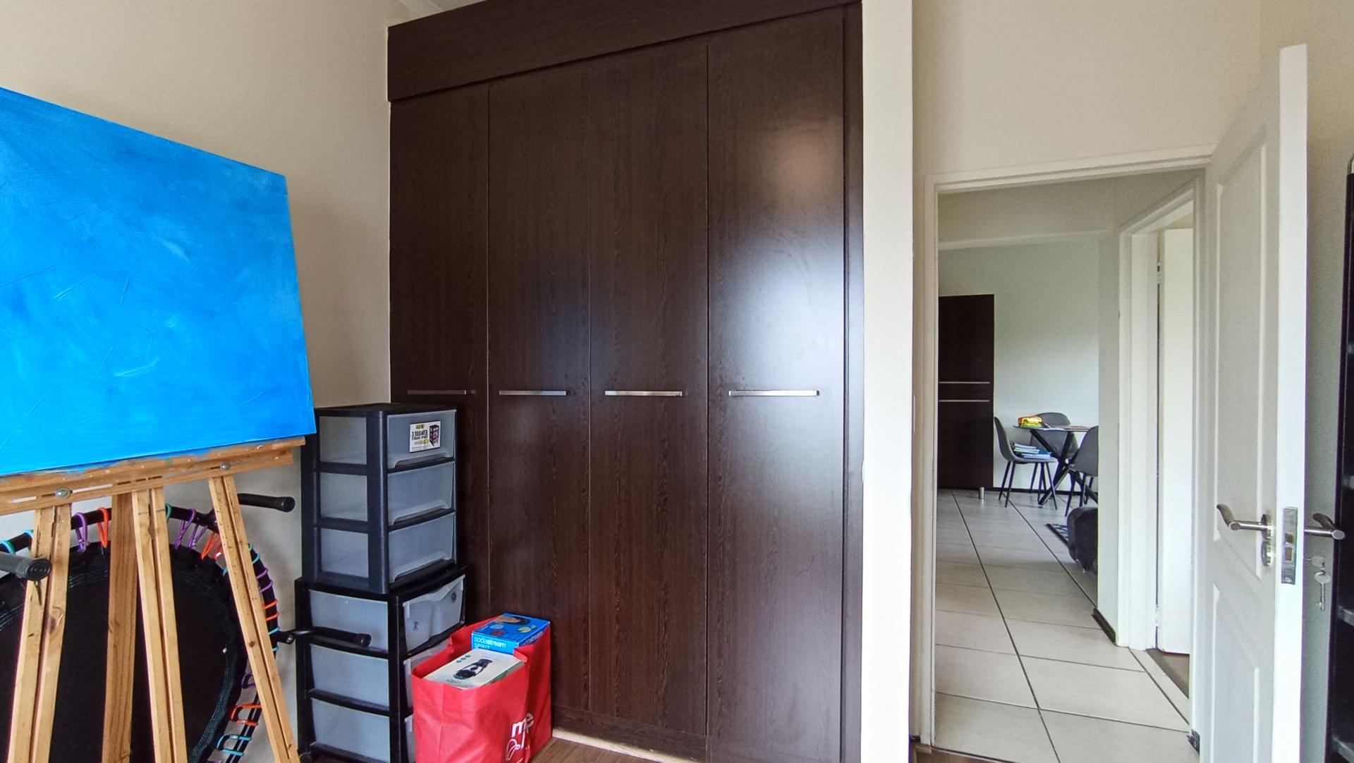 Bed Room 1 - 12 square meters of property in Greenstone Hill