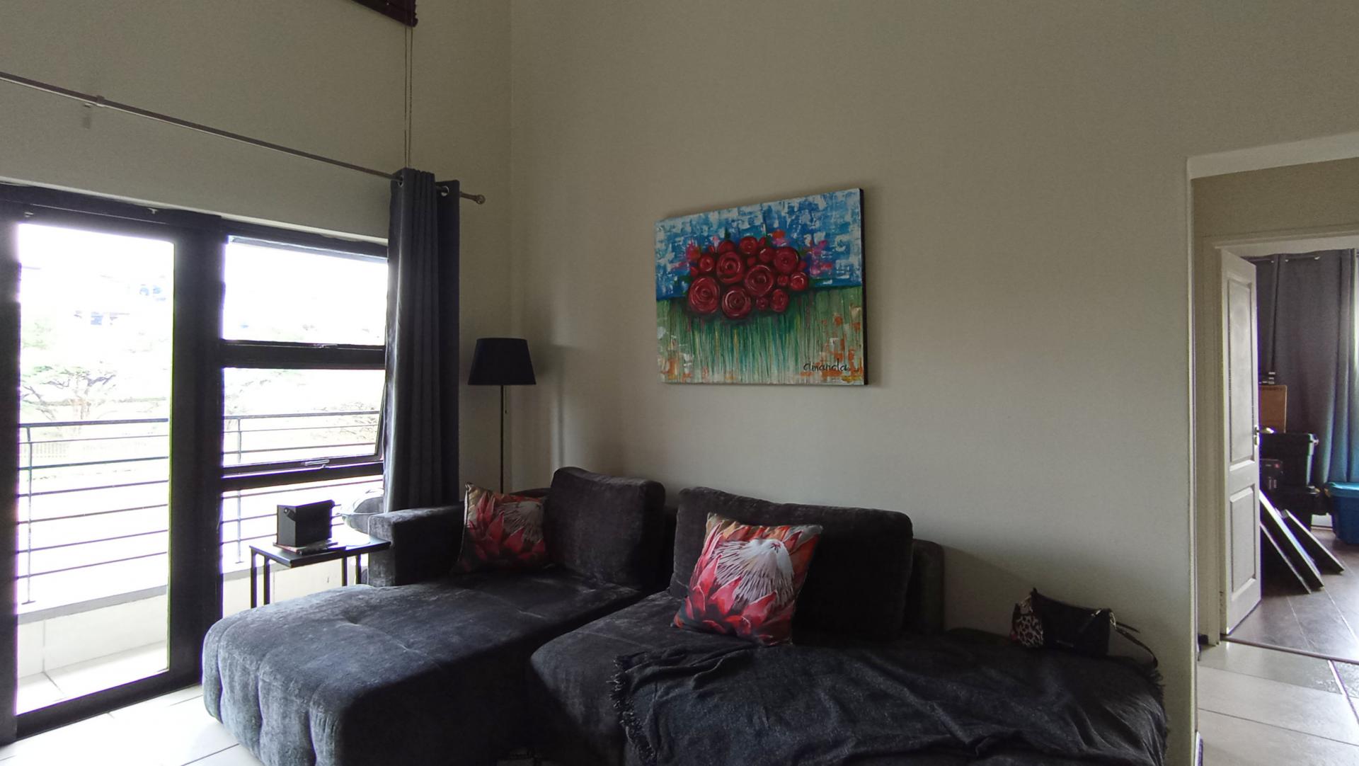 Lounges - 14 square meters of property in Greenstone Hill