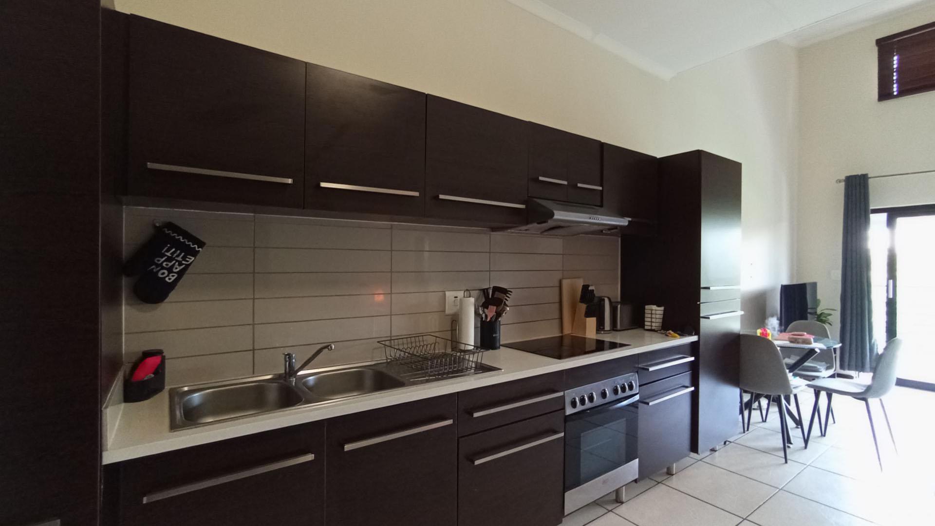 Kitchen - 15 square meters of property in Greenstone Hill