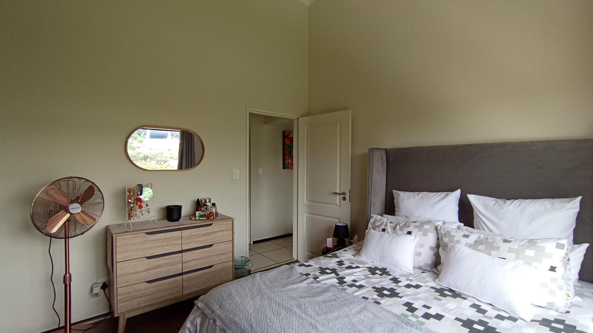 Bed Room 1 - 12 square meters of property in Greenstone Hill