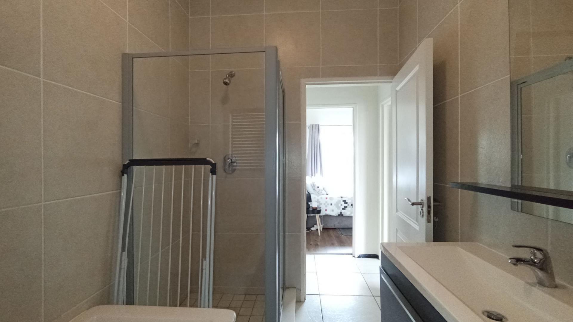 Bathroom 2 of property in Greenstone Hill