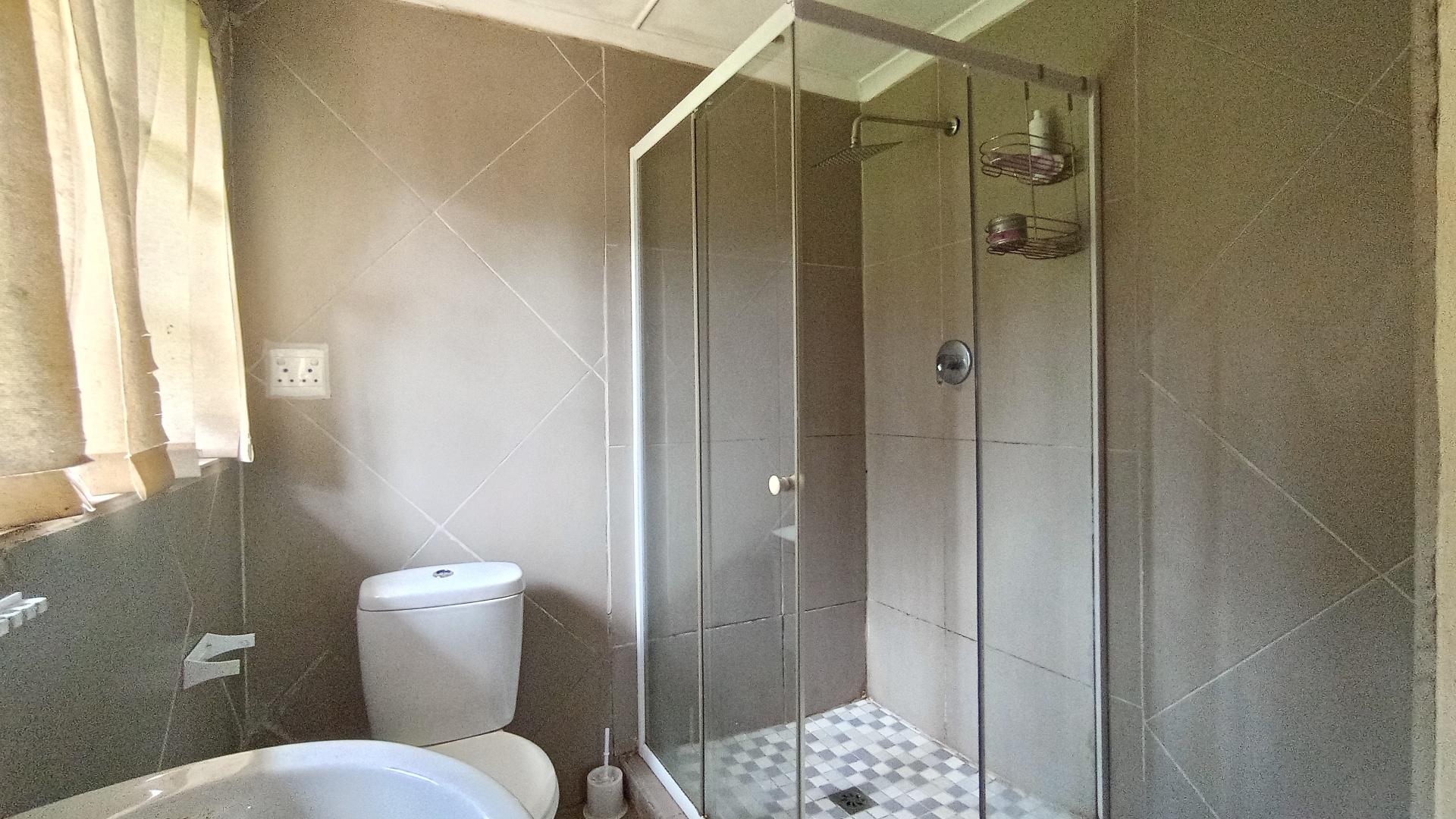 Bathroom 2 - 4 square meters of property in Everton 