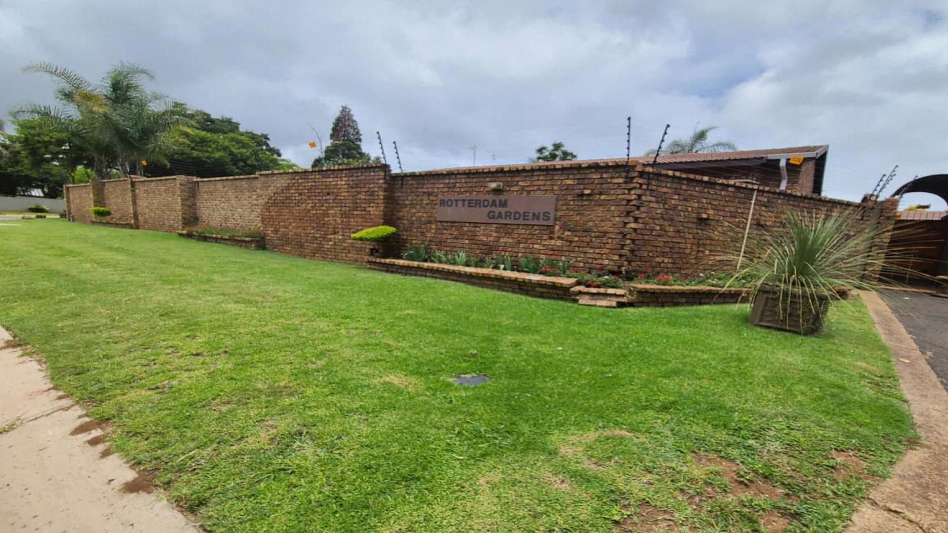 Front View of property in Die Heuwel