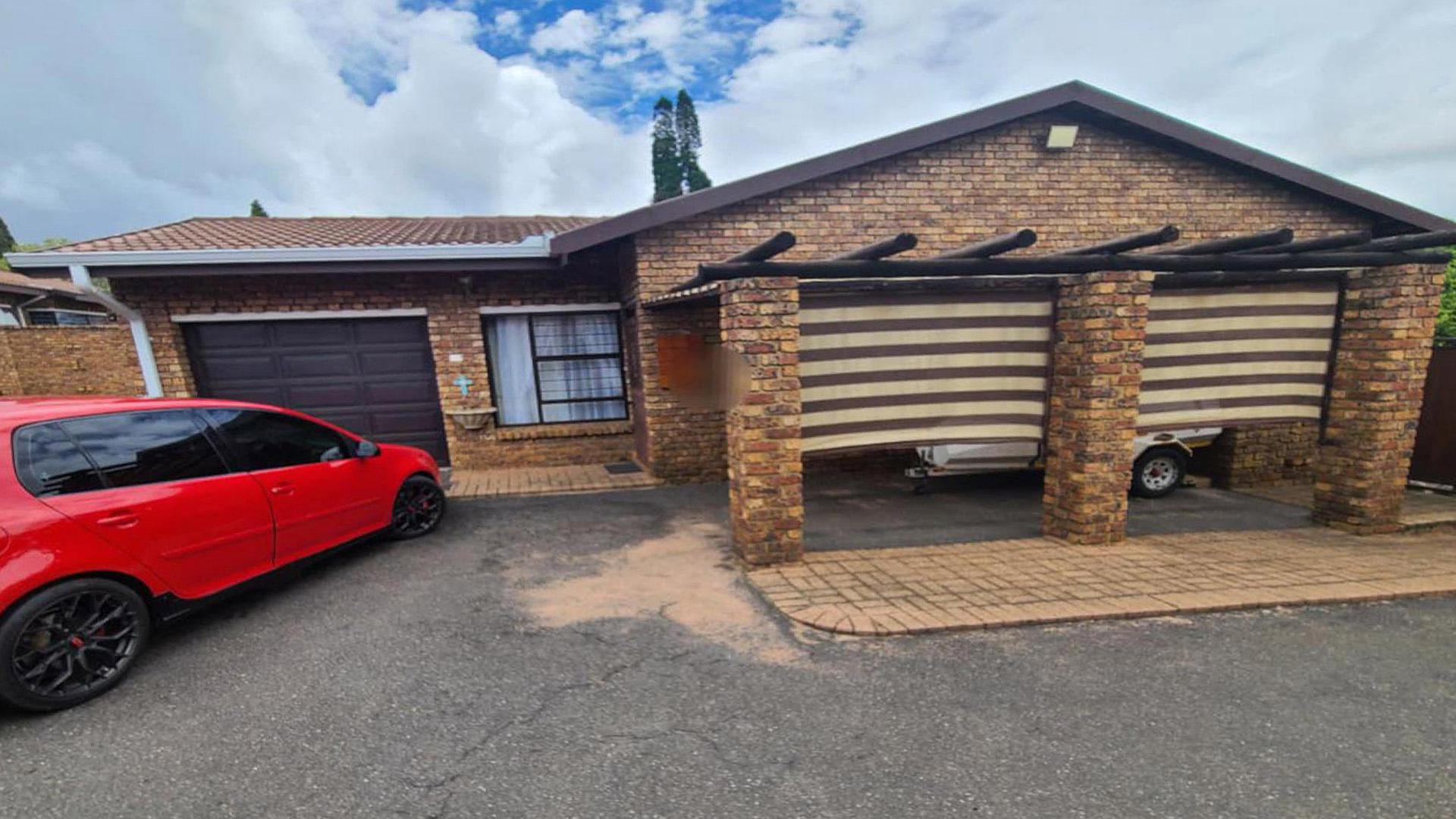 Front View of property in Die Heuwel