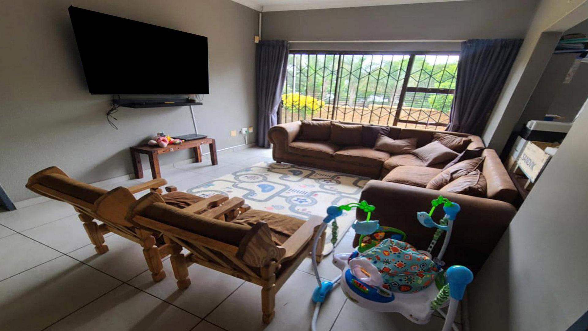 Lounges of property in Die Heuwel