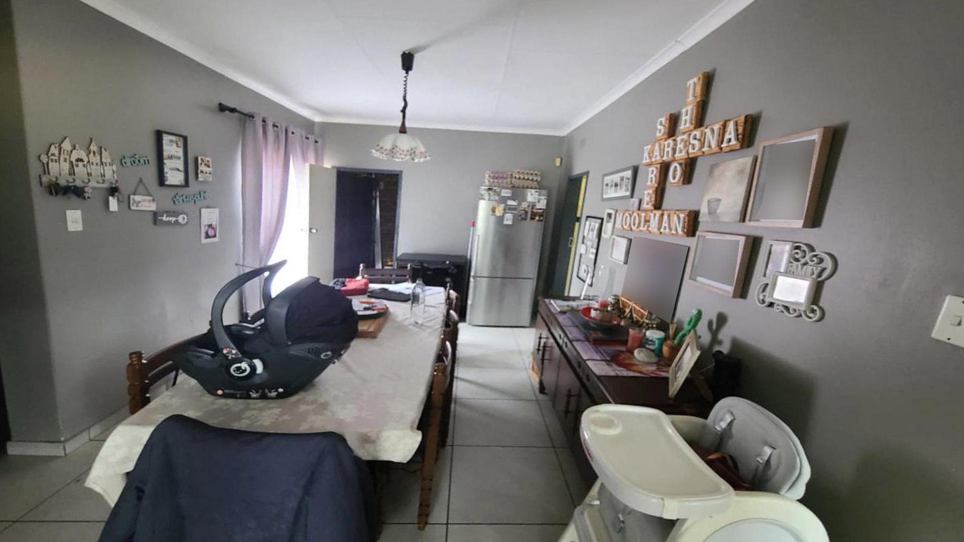 Dining Room of property in Die Heuwel