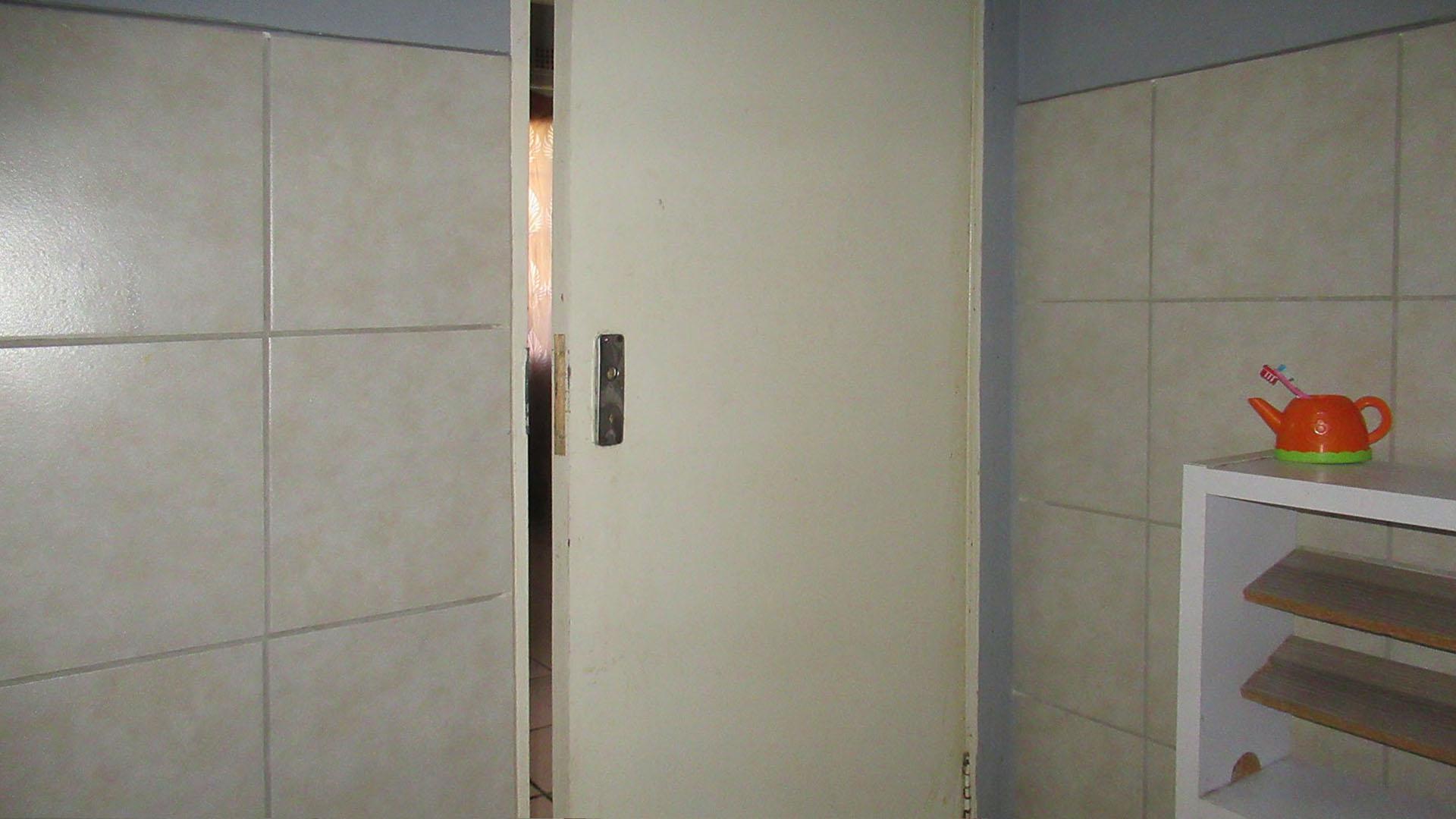 Bathroom 1 - 5 square meters of property in Fleurhof