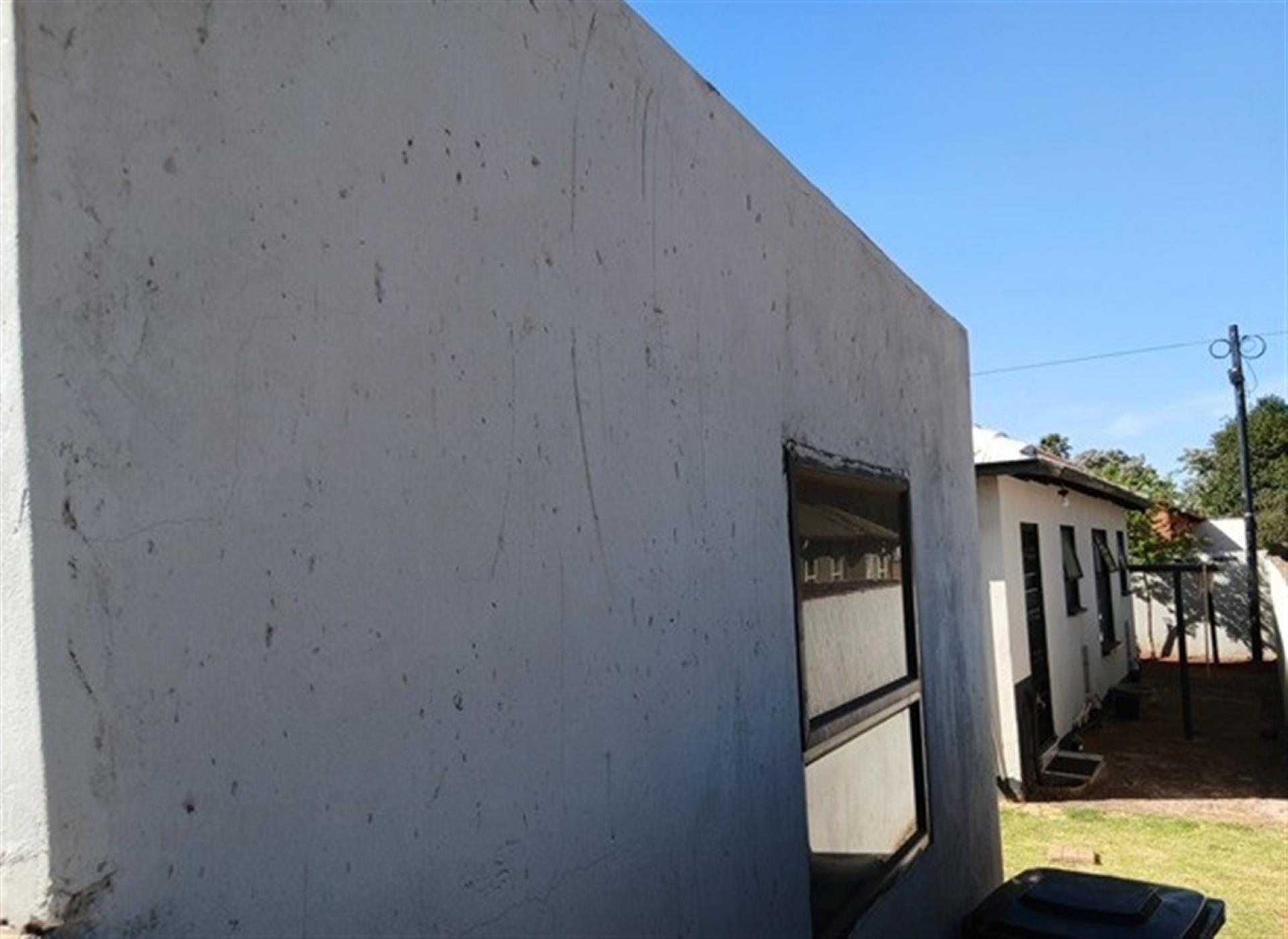Front View of property in Dawn Park