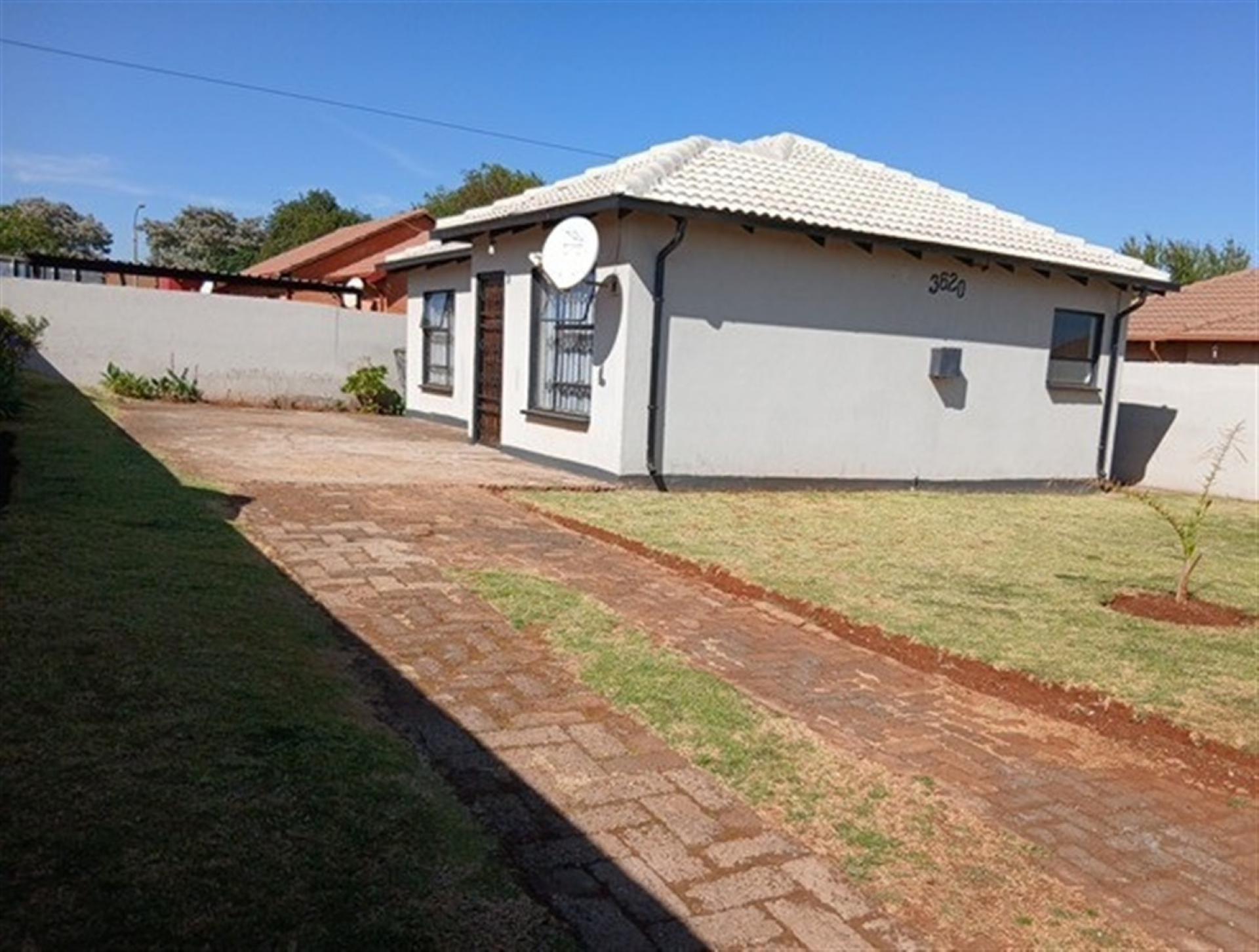 Front View of property in Dawn Park