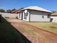 Front View of property in Dawn Park