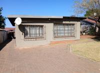 Front View of property in Lindhaven