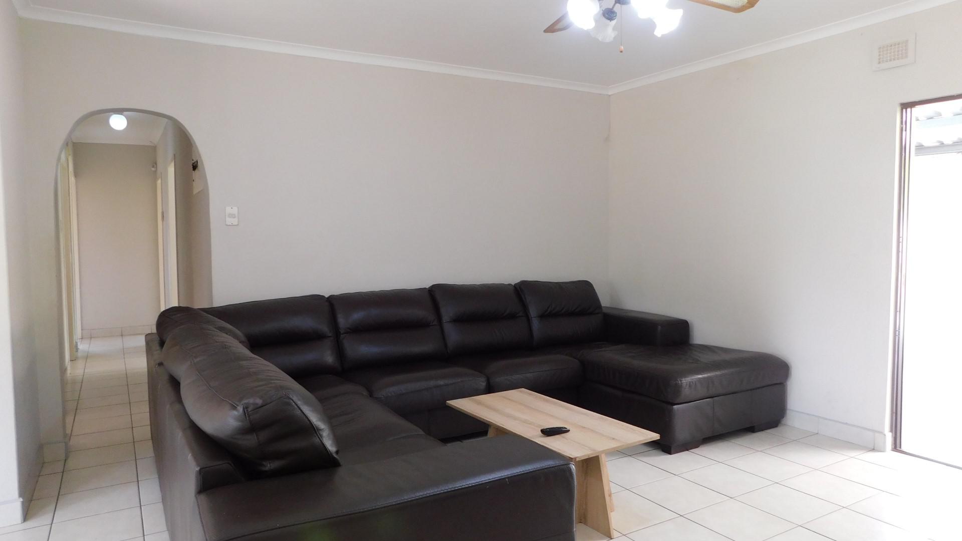 Lounges - 17 square meters of property in Pietermaritzburg (KZN)