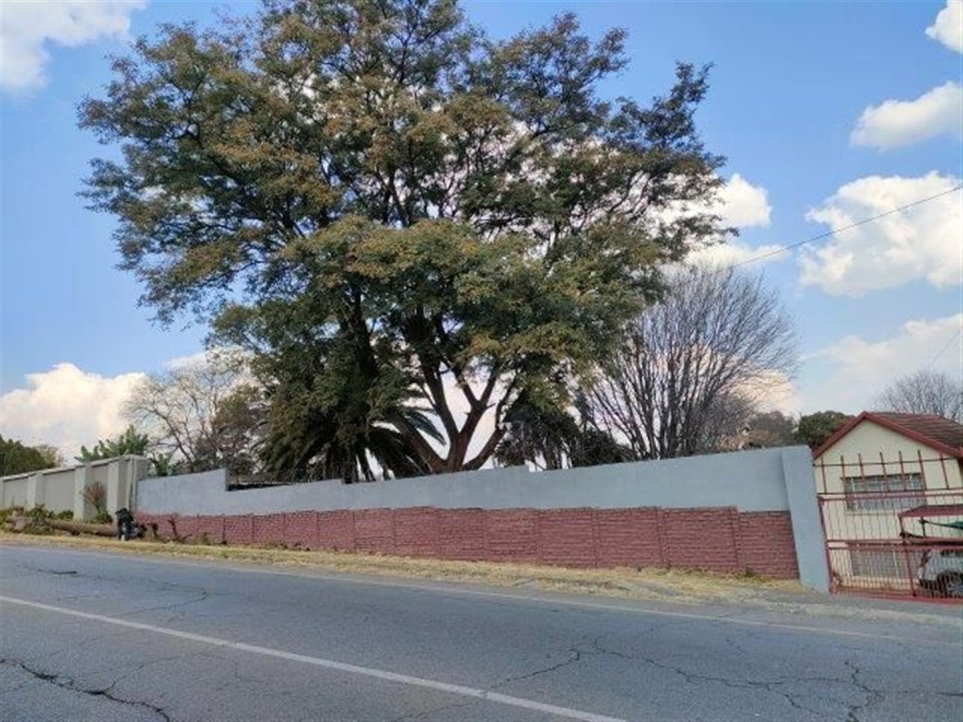 Front View of property in Dewetshof
