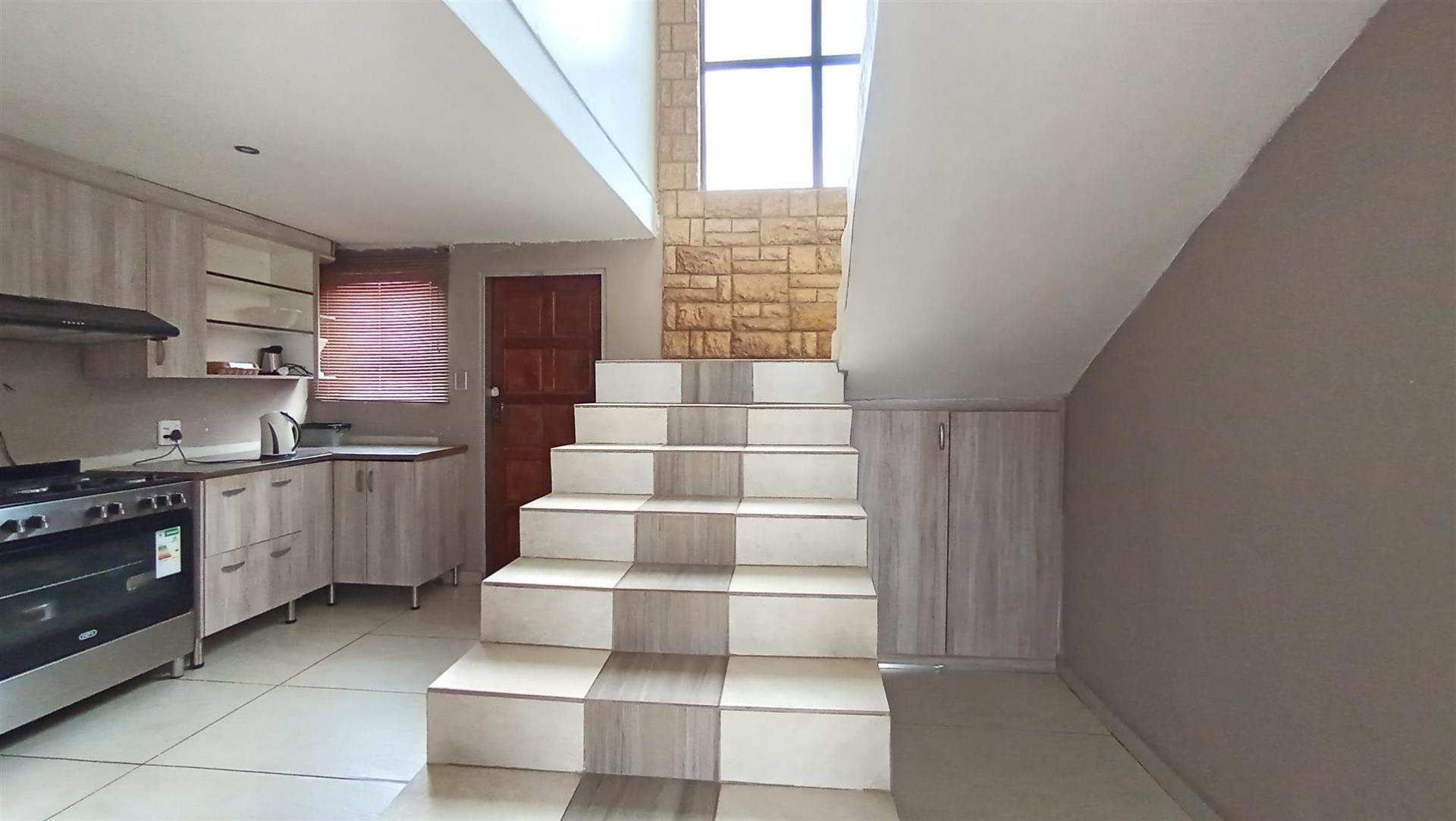 Kitchen - 13 square meters of property in The Orchards