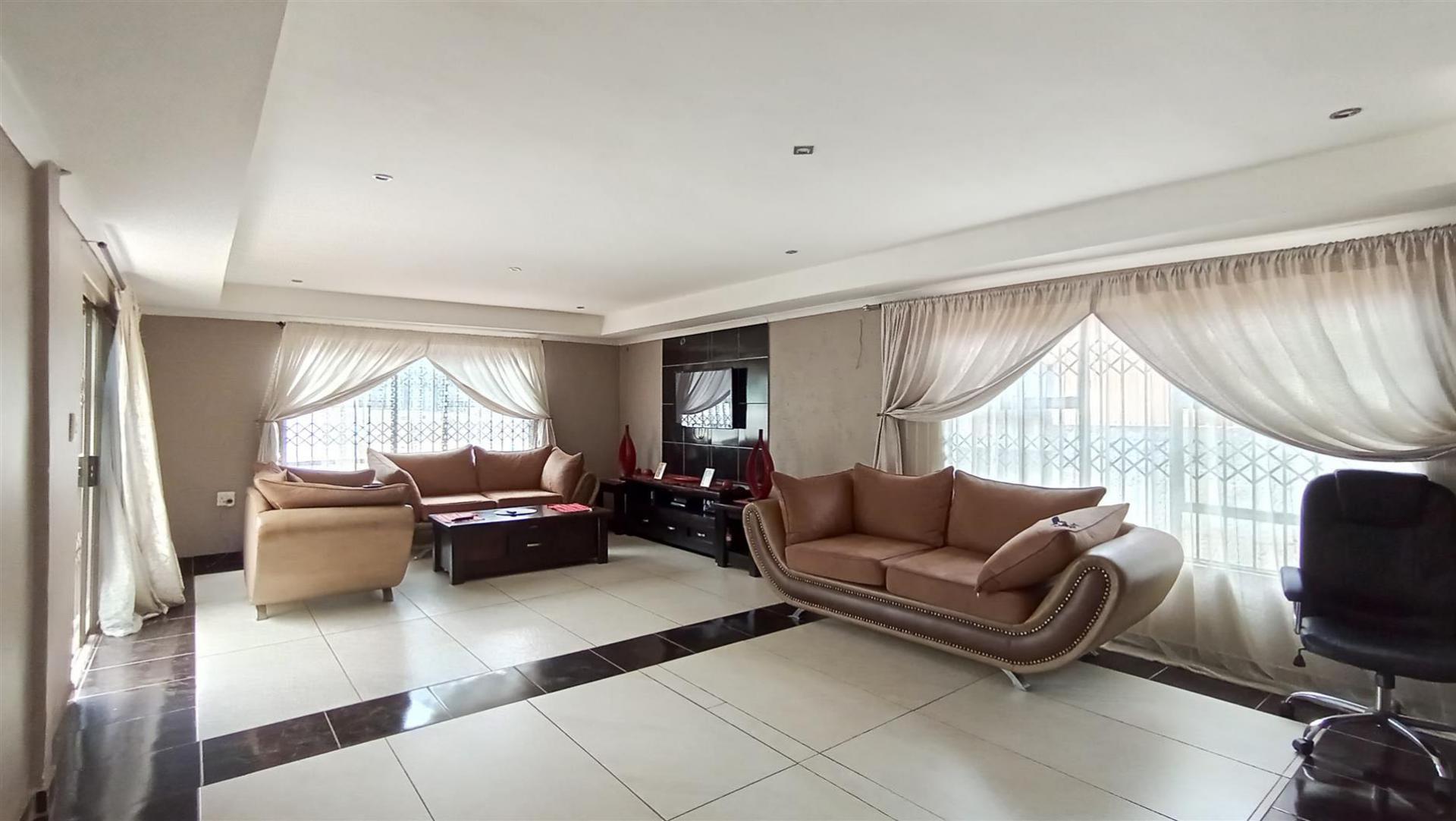 Kitchen - 13 square meters of property in The Orchards
