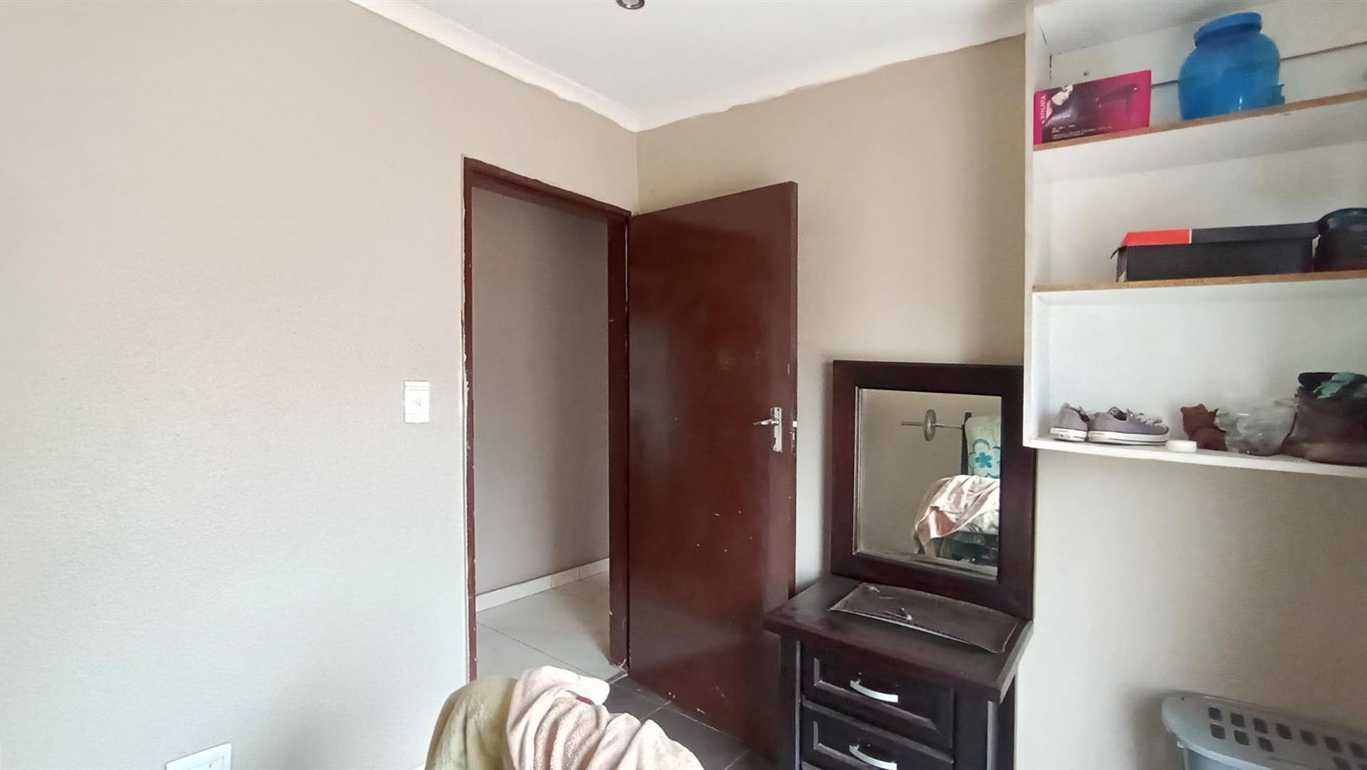 Bed Room 1 - 7 square meters of property in The Orchards