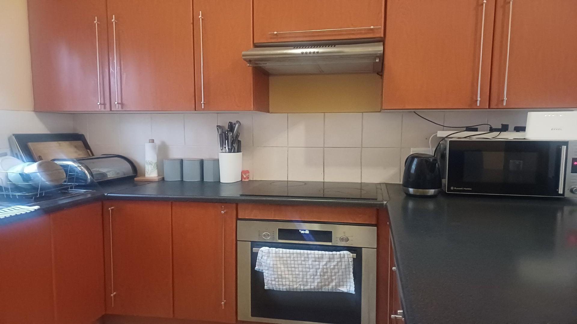 Kitchen of property in Heuwelsig Estate