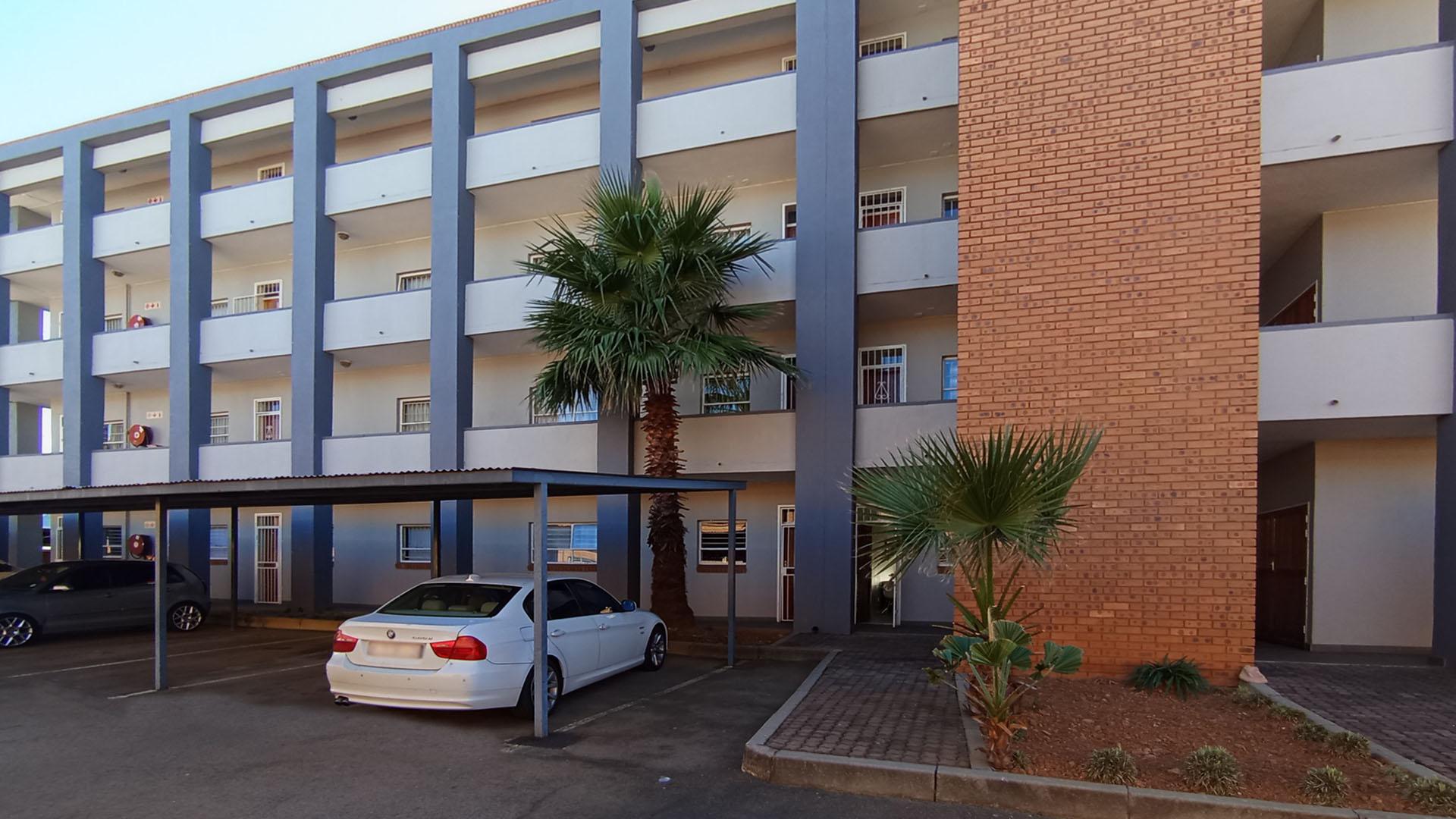 Front View of property in Waterkloof Glen