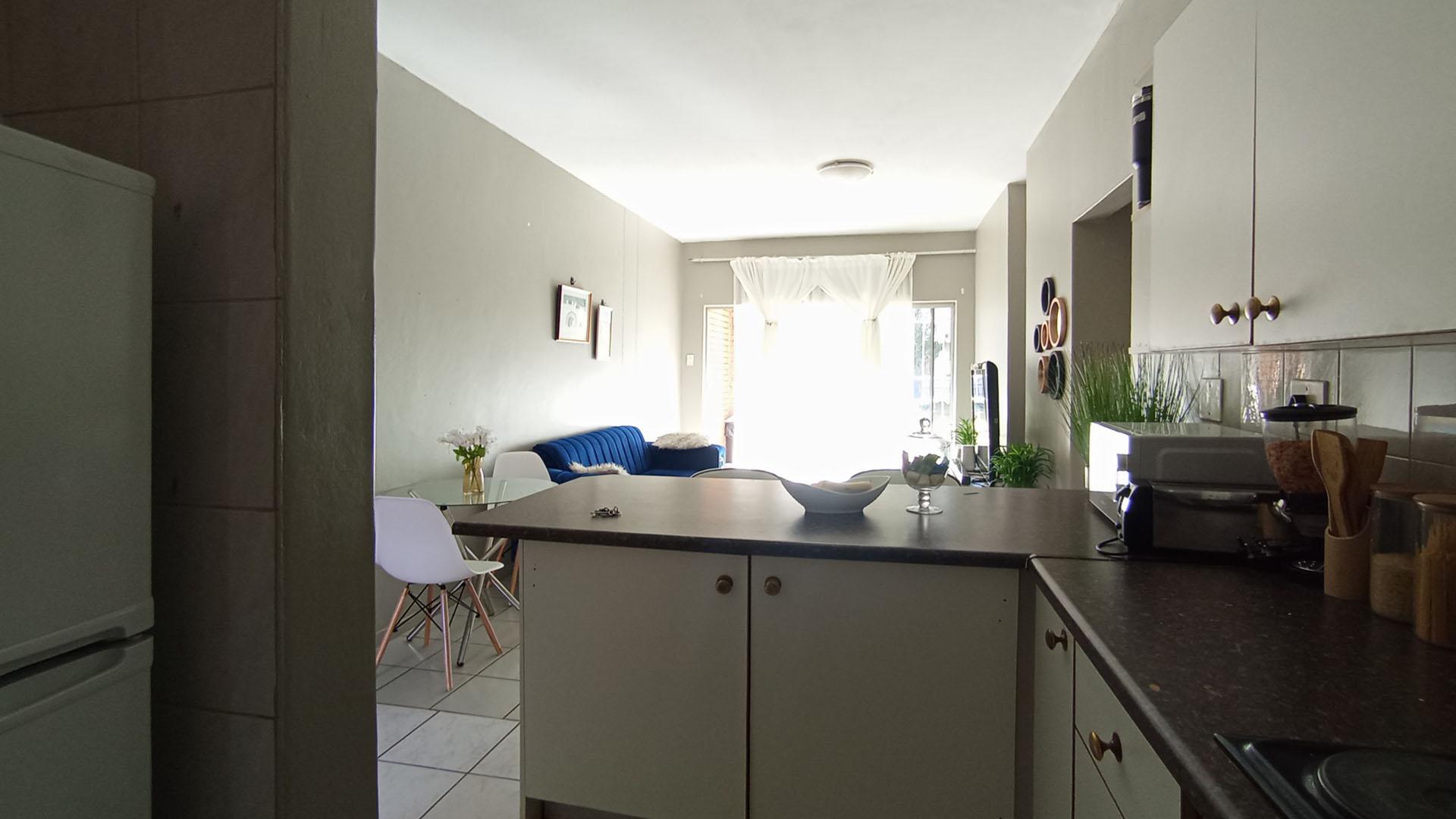 Kitchen - 11 square meters of property in Waterkloof Glen
