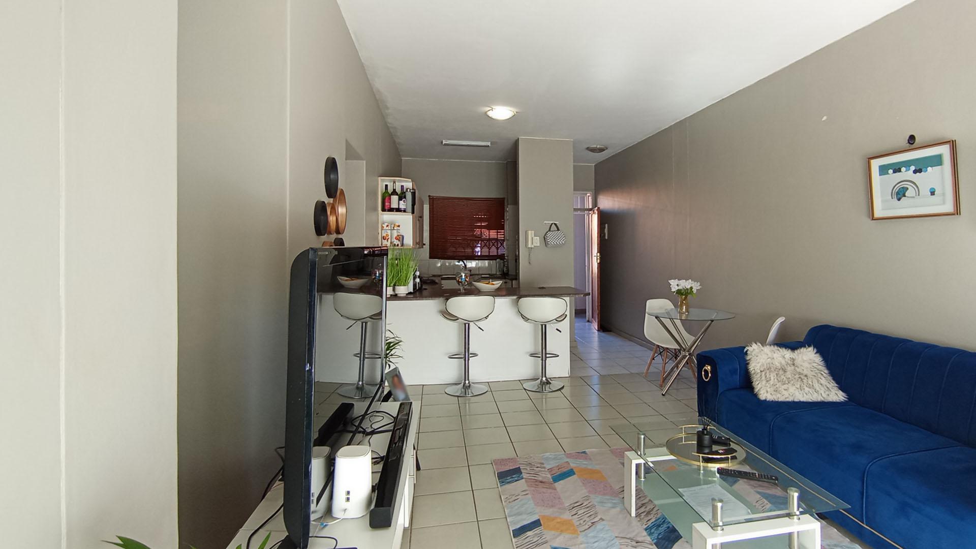 Lounges - 16 square meters of property in Waterkloof Glen