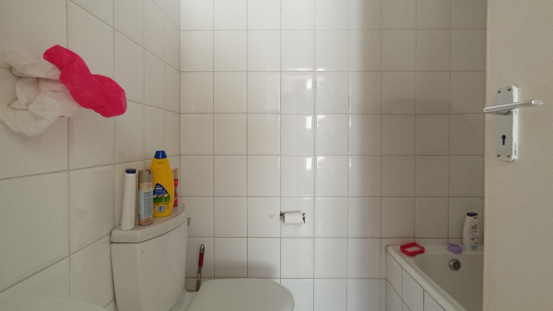 Main Bathroom - 4 square meters of property in Waterkloof Glen