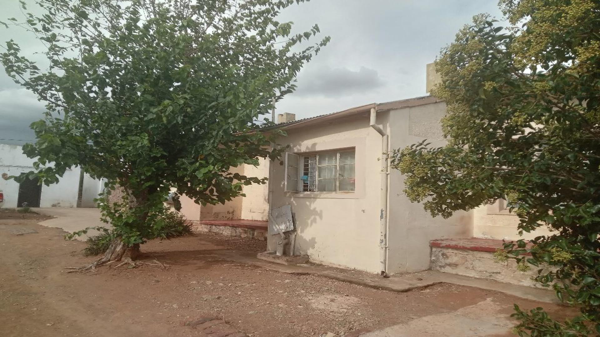 Front View of property in Colesburg (Colesberg)