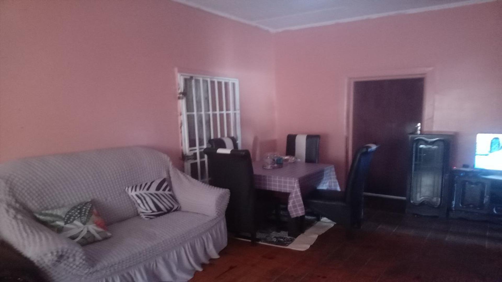 Lounges of property in Colesburg (Colesberg)