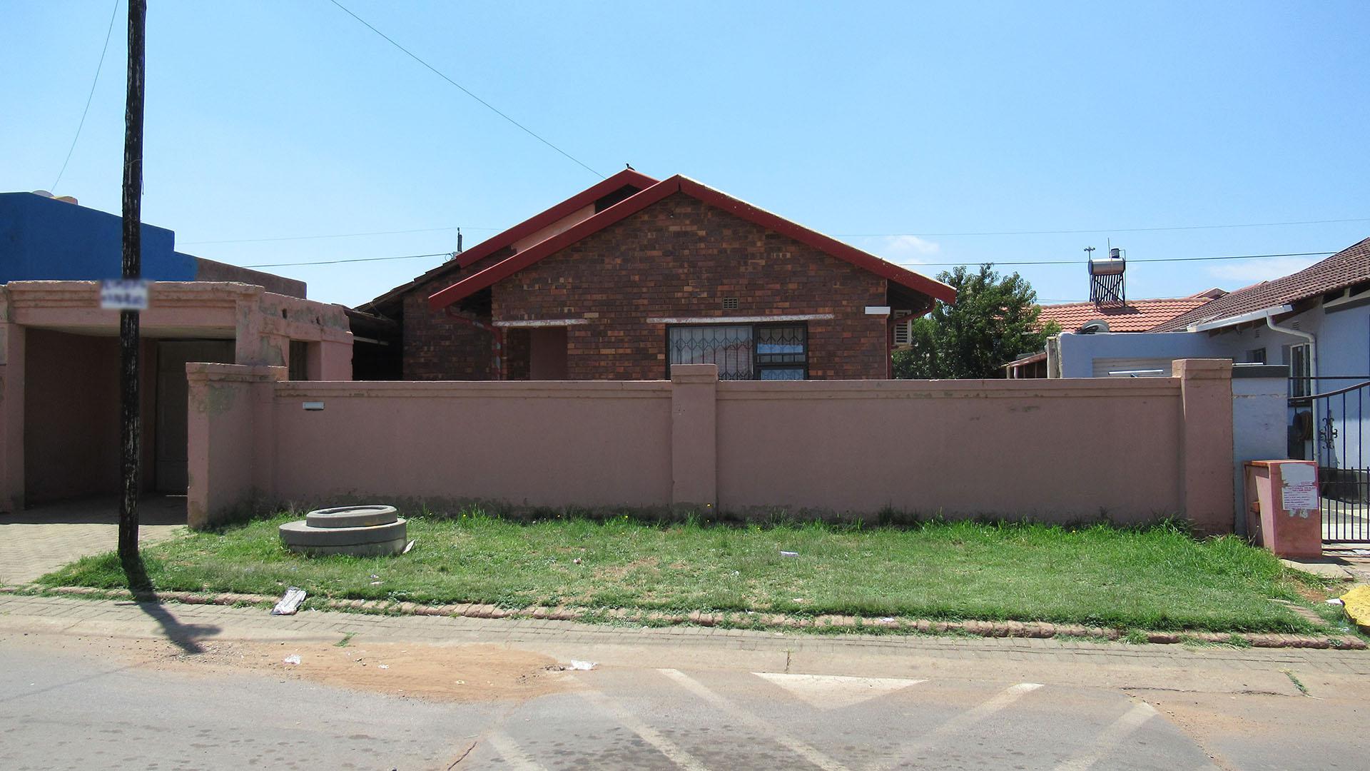 Front View of property in Mohlakeng