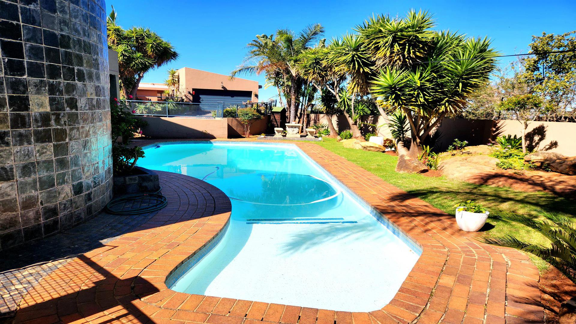 Swimming Pool of property in Bassonia