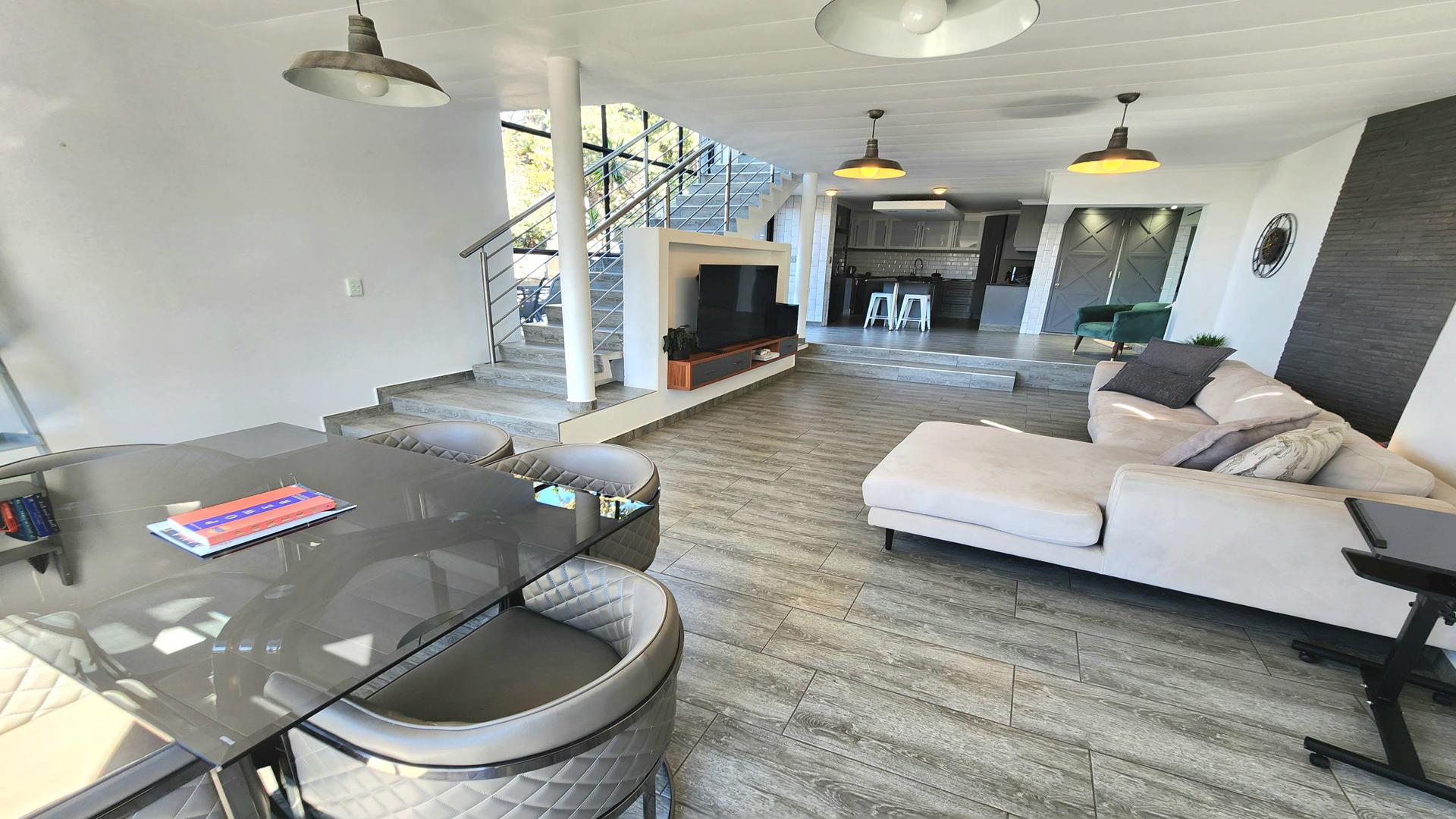 Lounges of property in Bassonia