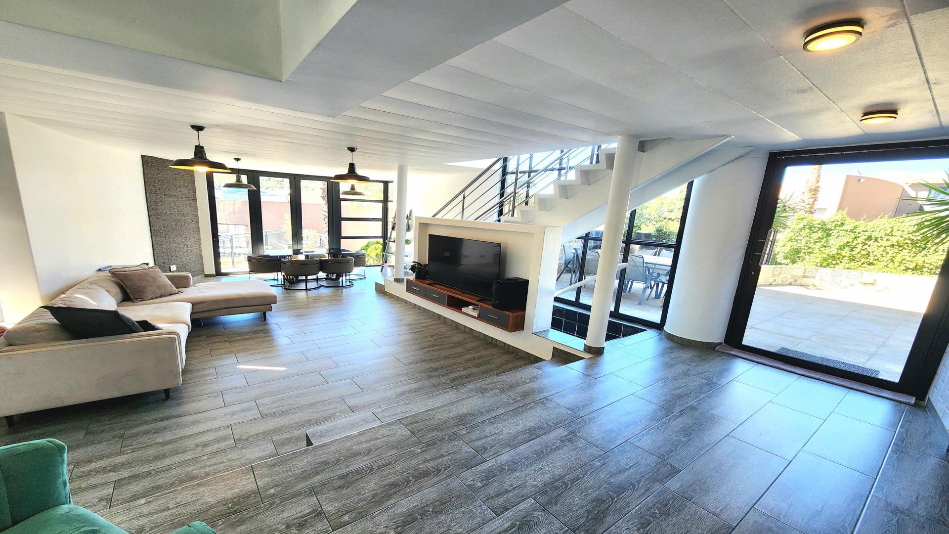 Lounges of property in Bassonia