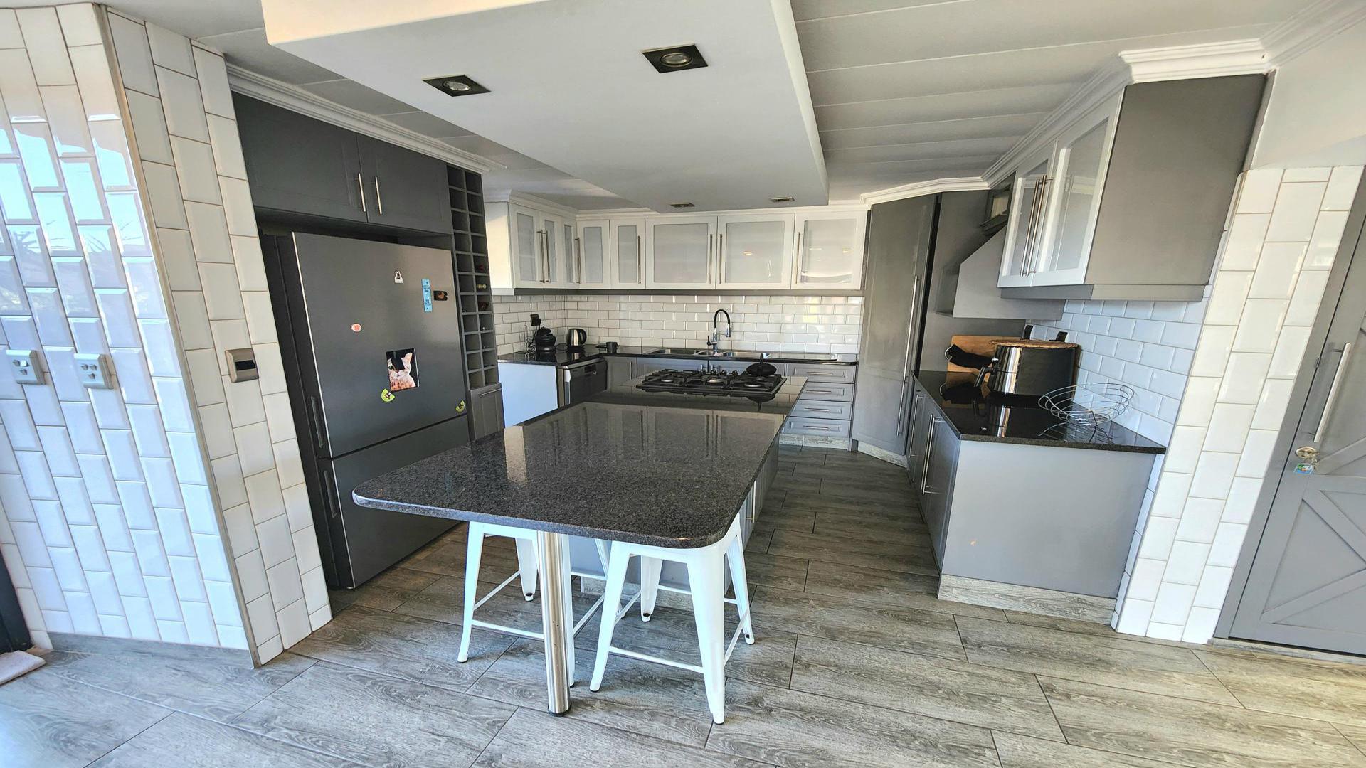 Kitchen of property in Bassonia