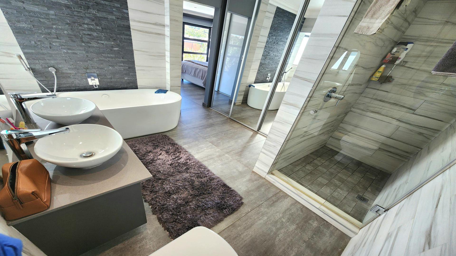 Bathroom 1 of property in Bassonia