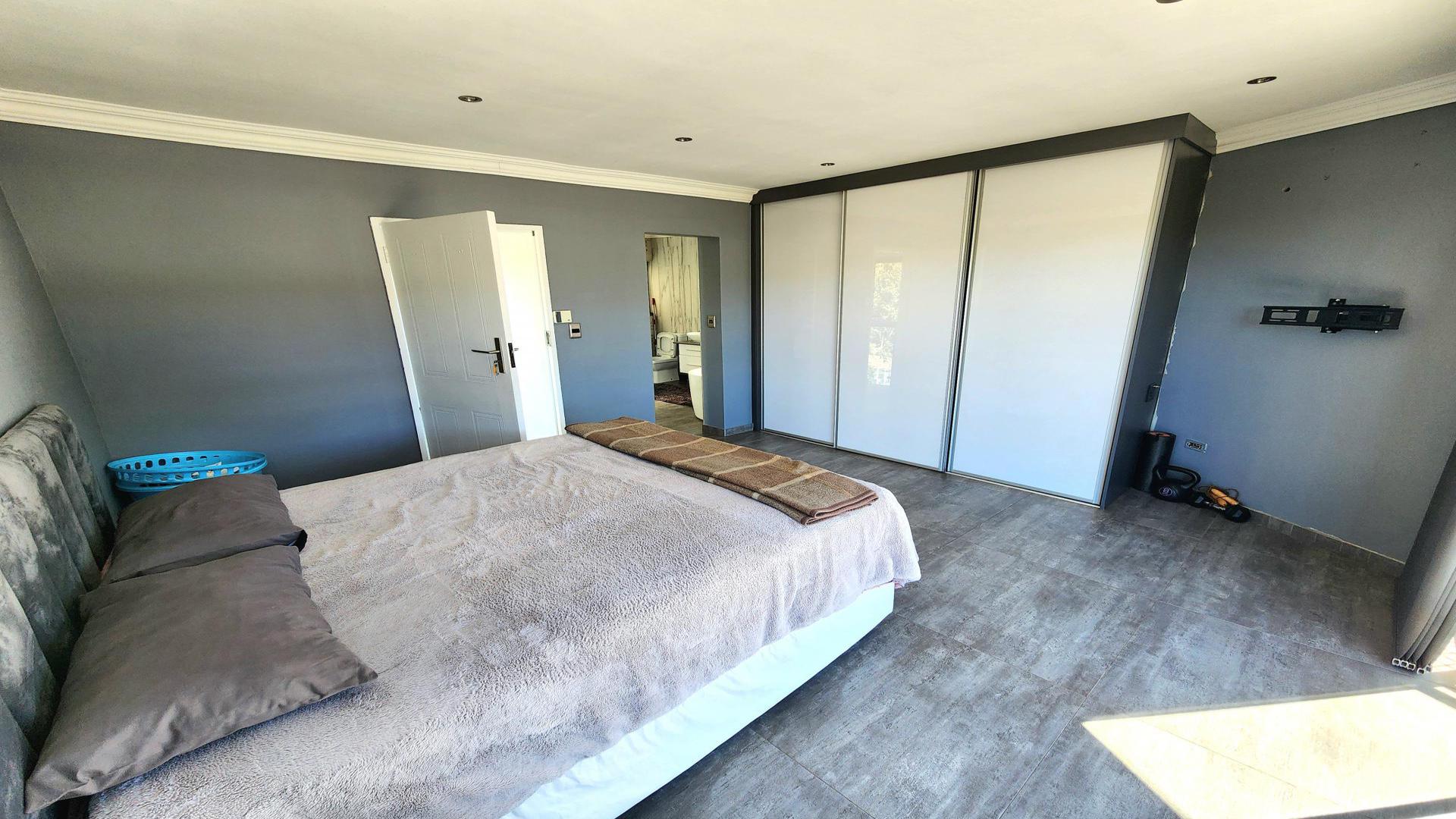 Bed Room 1 of property in Bassonia