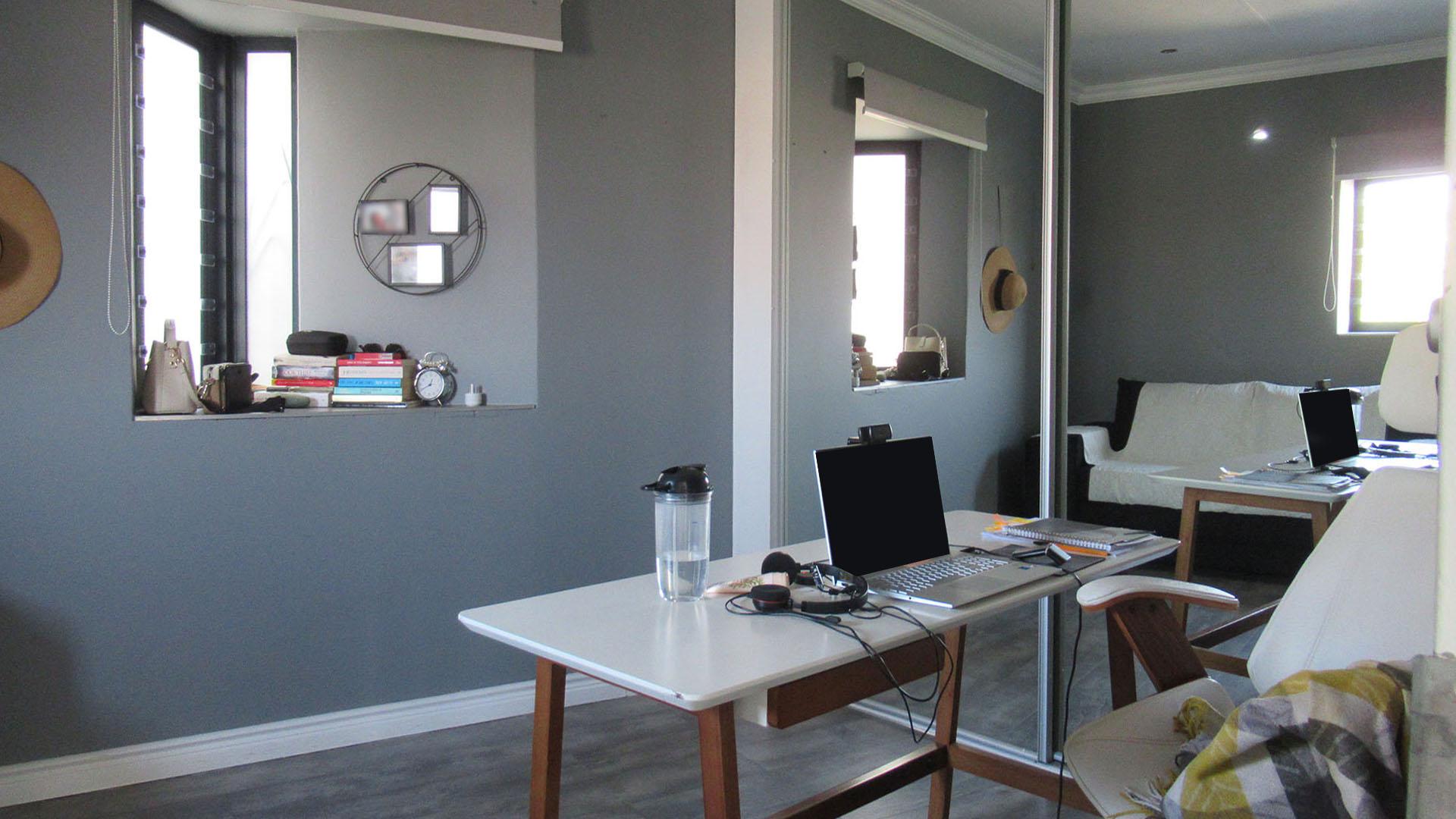 Bed Room 1 - 12 square meters of property in Bassonia
