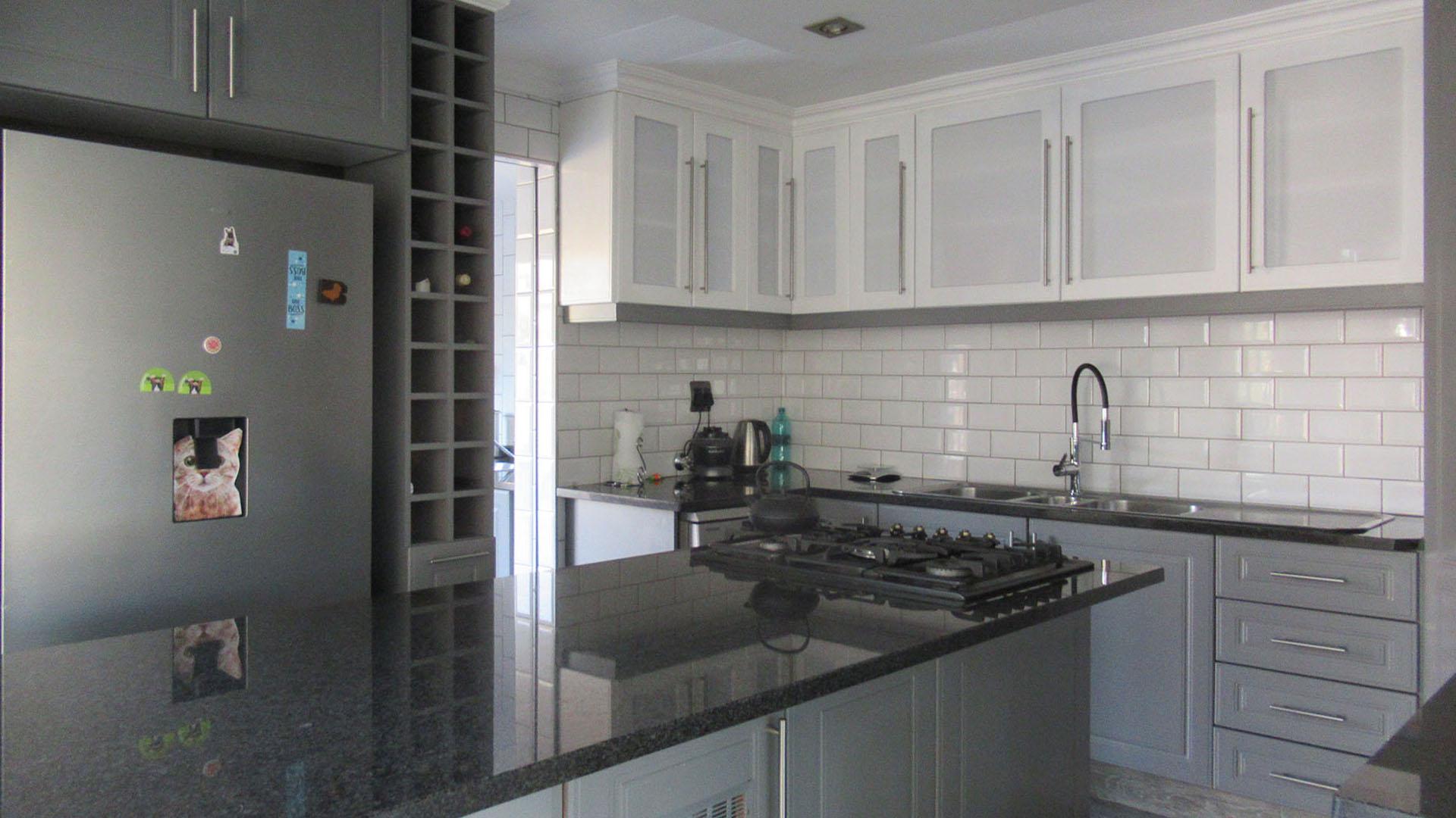 Kitchen - 18 square meters of property in Bassonia