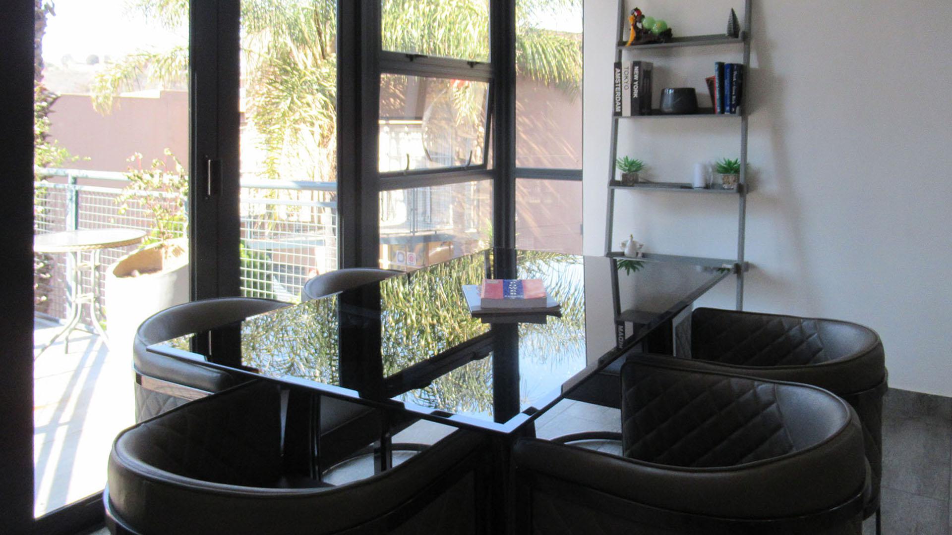 Dining Room - 25 square meters of property in Bassonia