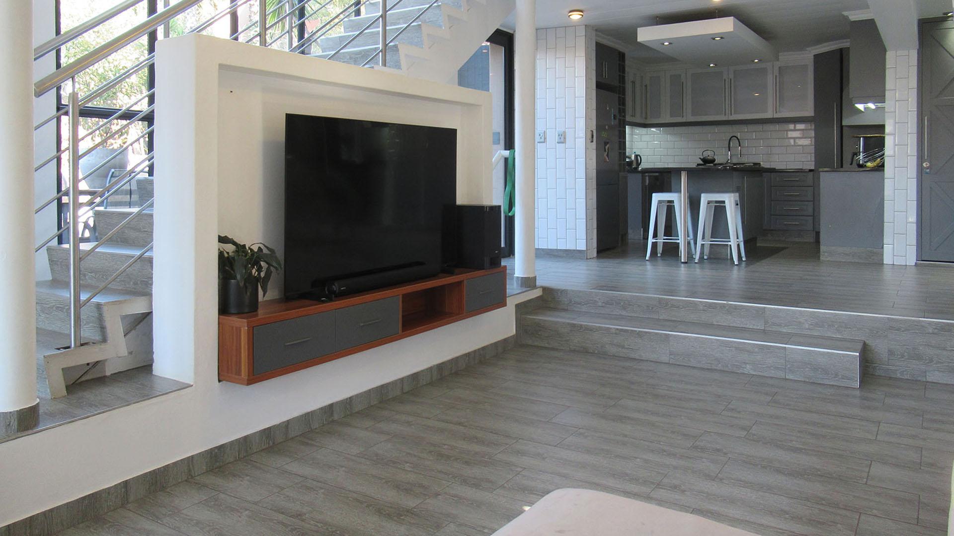 Lounges - 24 square meters of property in Bassonia