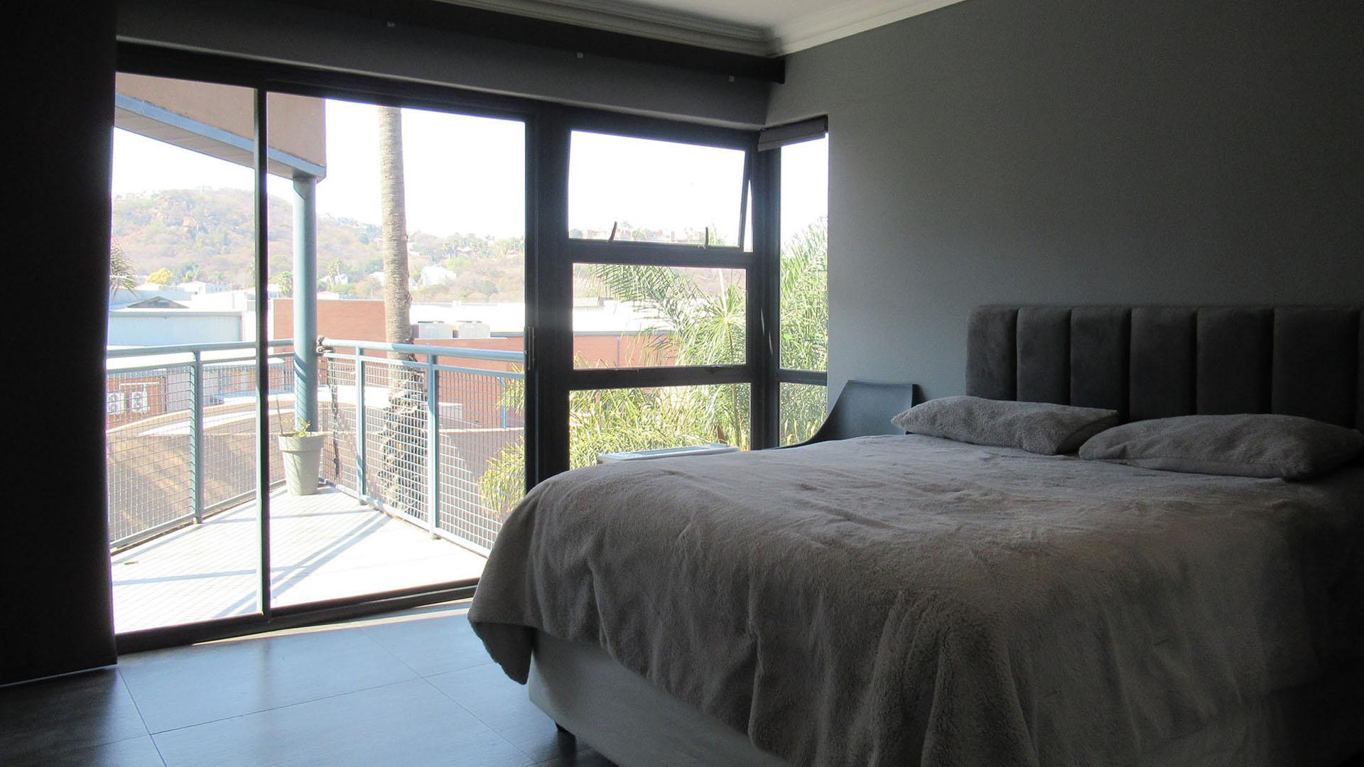 Main Bedroom - 20 square meters of property in Bassonia