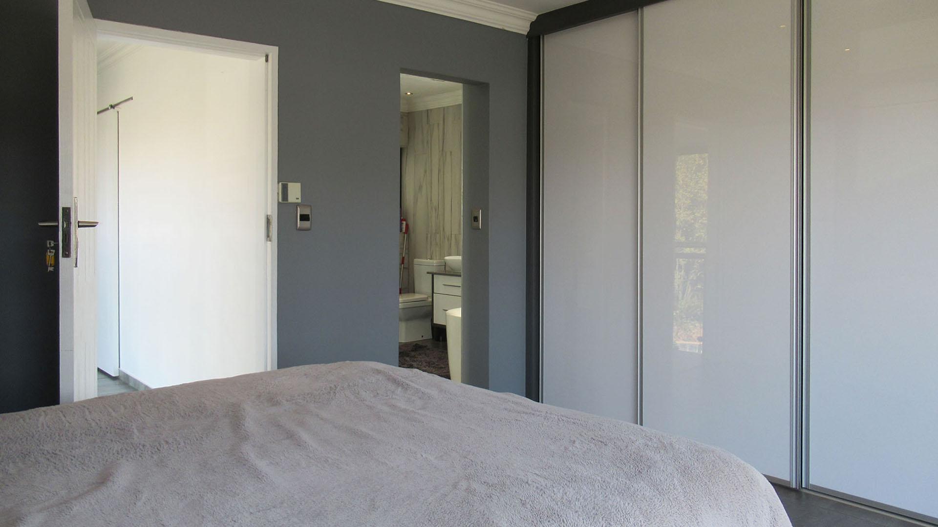 Main Bedroom - 20 square meters of property in Bassonia