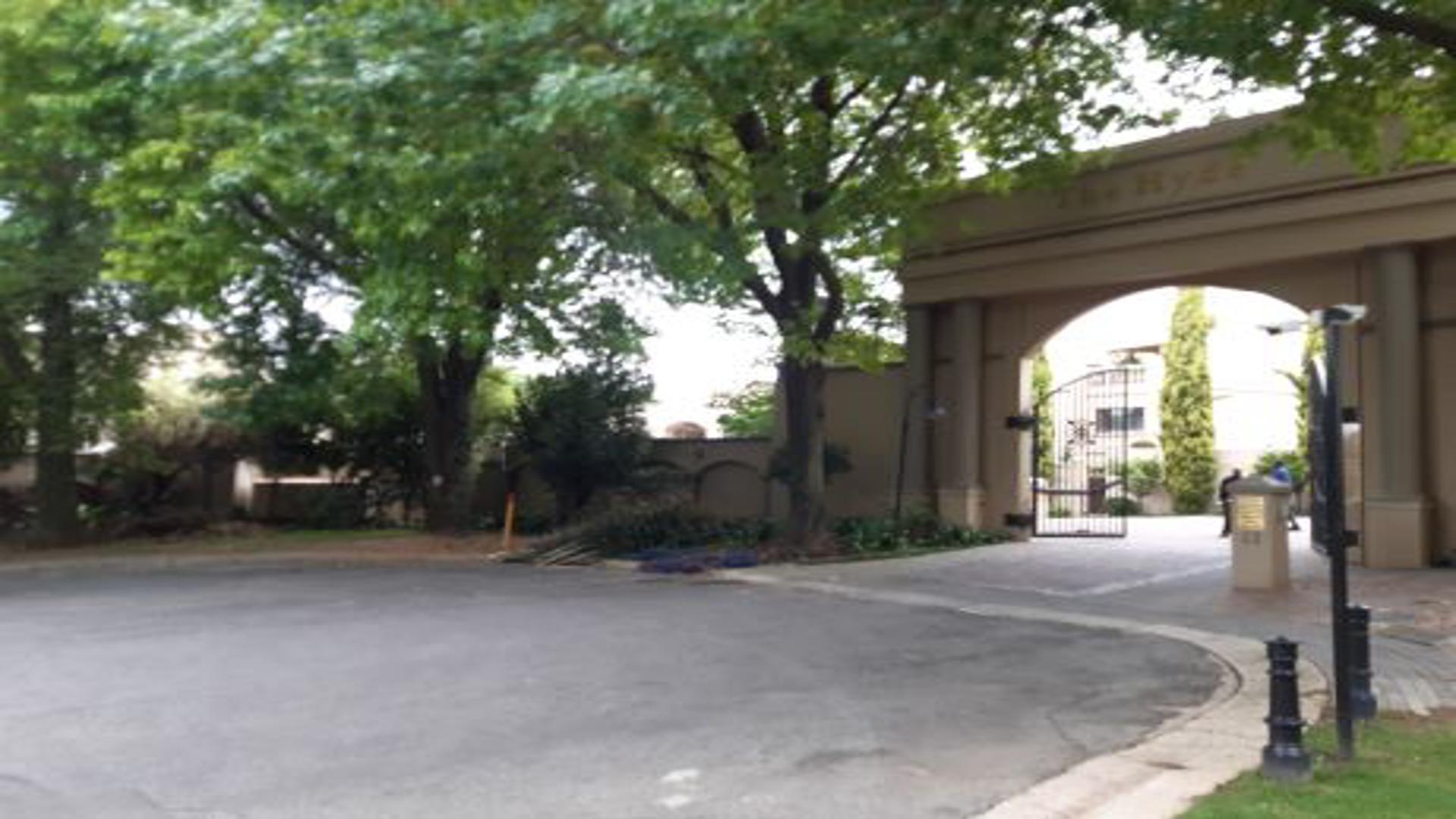 Front View of property in Hyde Park