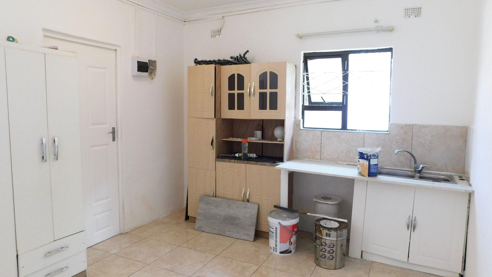 Bed Room 3 - 30 square meters of property in Berea West 