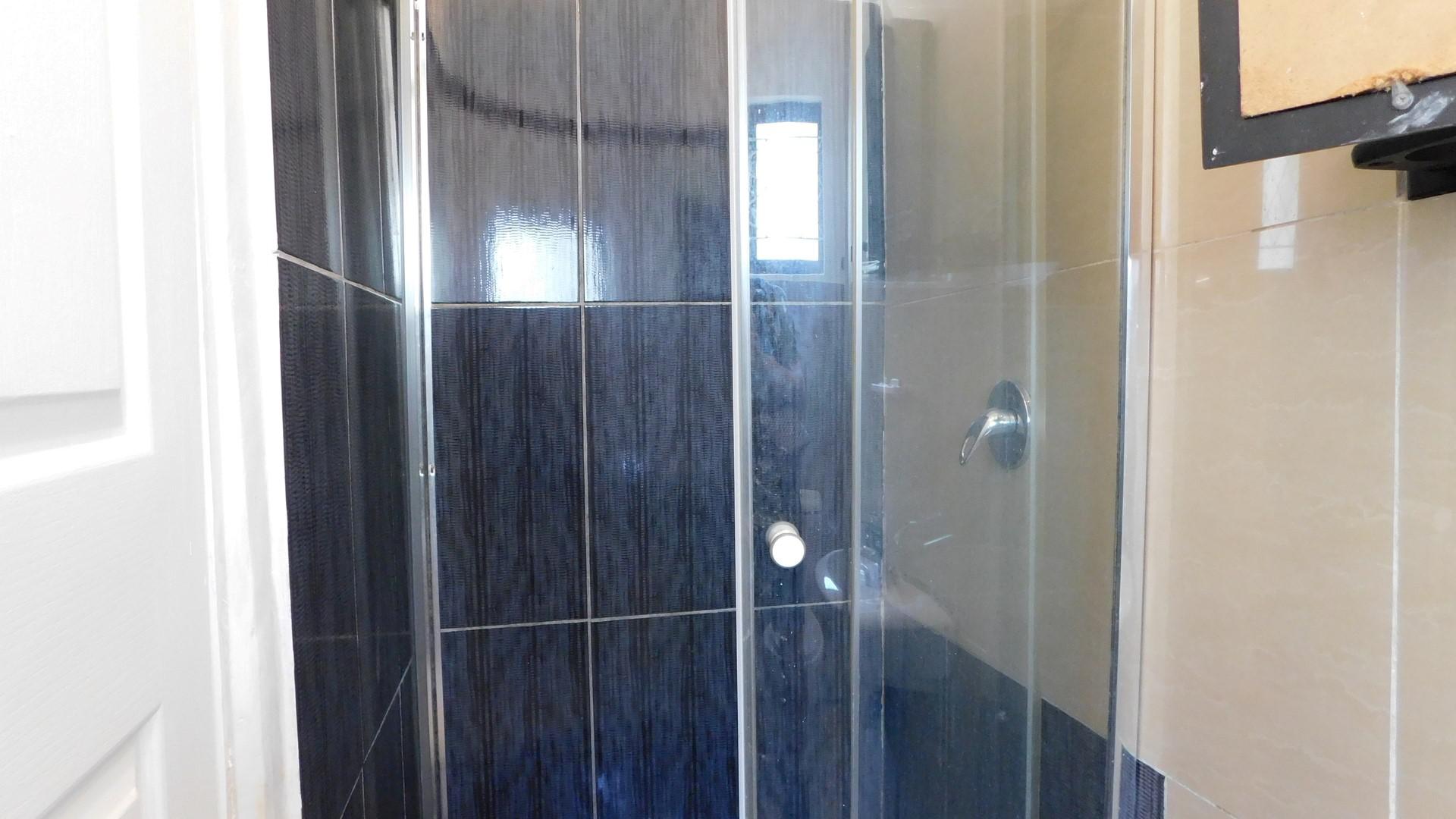 Bathroom 2 - 7 square meters of property in Berea West 