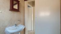 Bathroom 1 - 4 square meters of property in Andeon