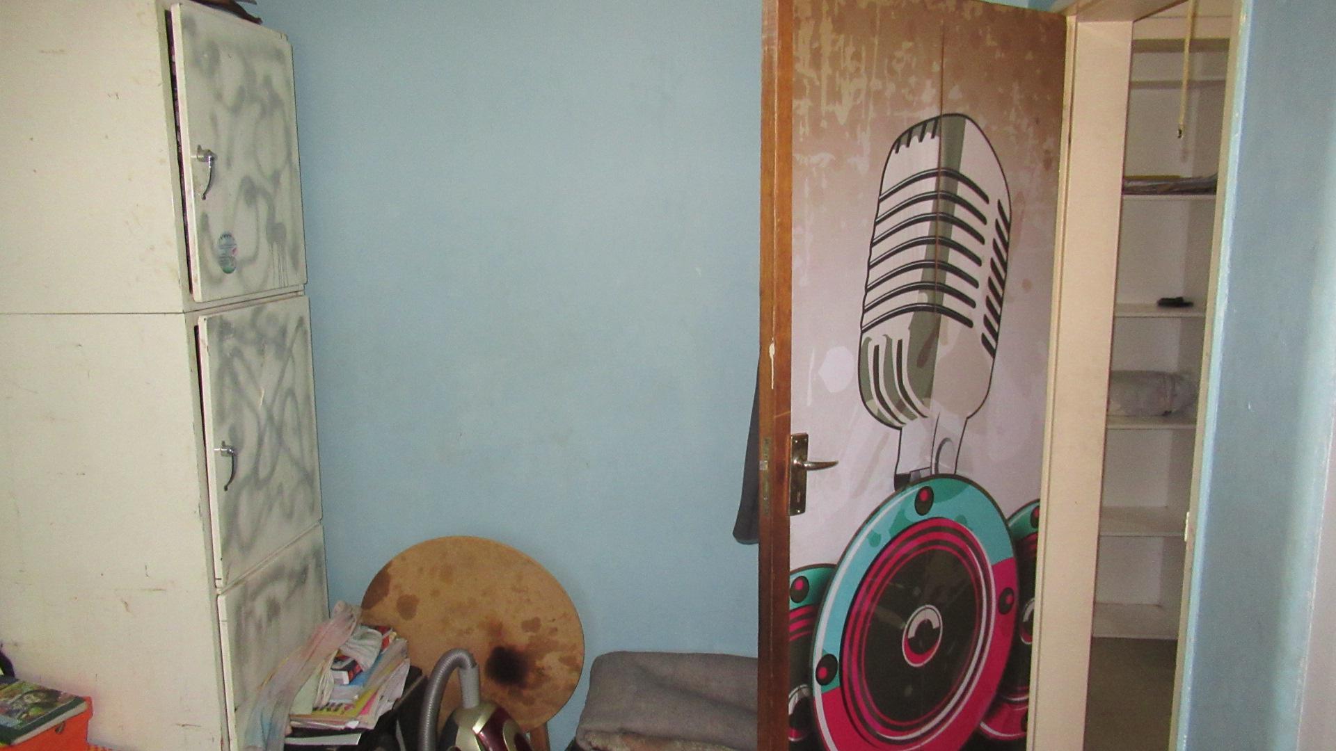 Bed Room 1 - 12 square meters of property in Sasolburg