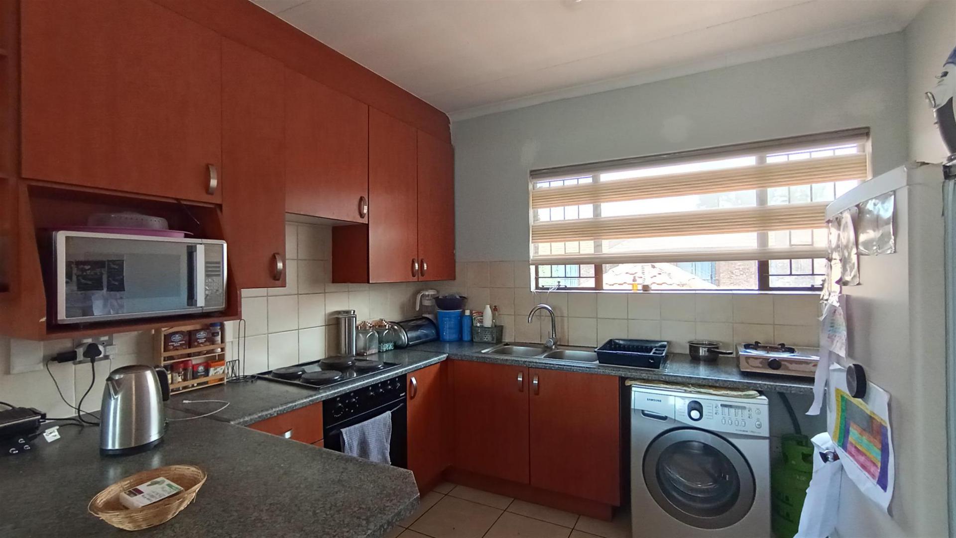 Kitchen - 10 square meters of property in Edleen