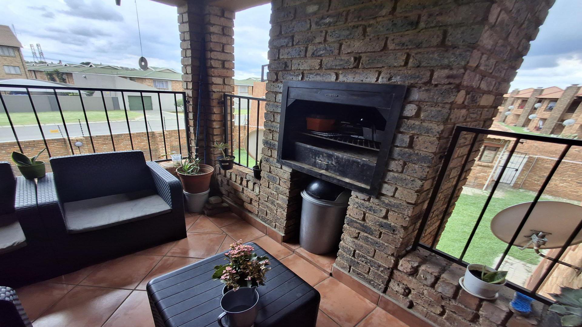 Patio of property in Edleen